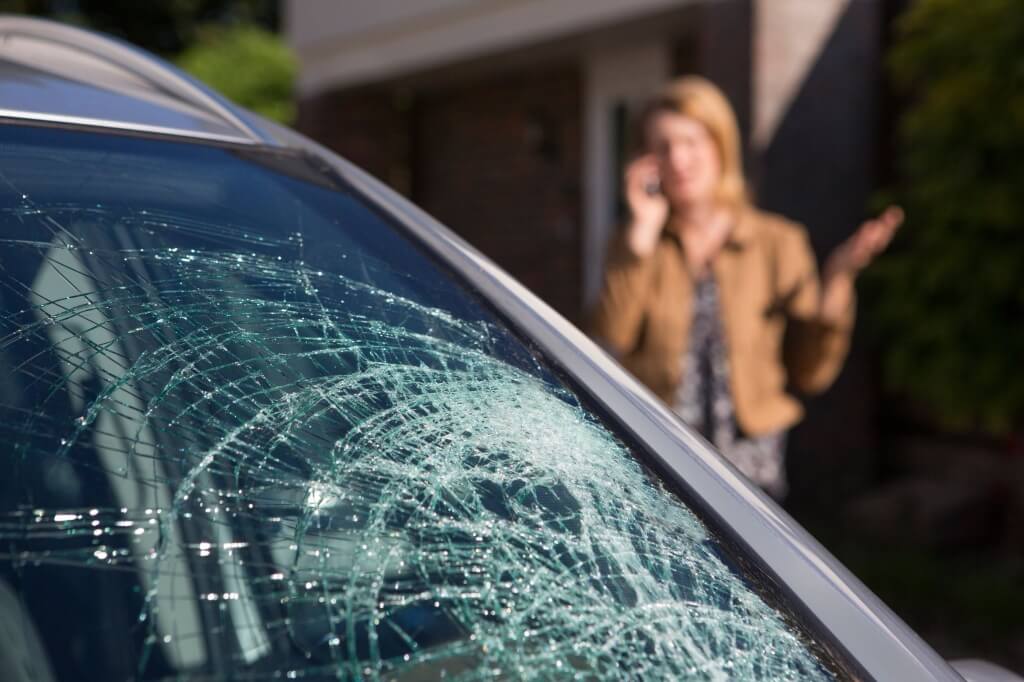 La importancia de reparar el cristal roto de tu coche